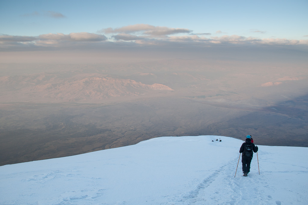 Sestup z vrcholovho ledovce Araratu