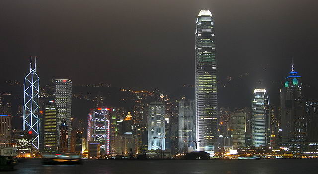 No?n pohled na Hong-Kong z Kowloon