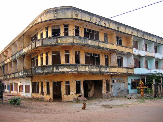 Rozpadl hotel na b?ehu Mekongu