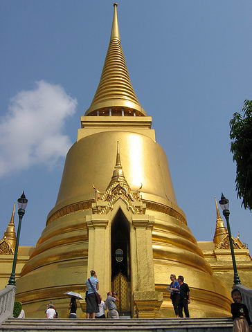 Zlat stupa ve Wat Phra Kaew
