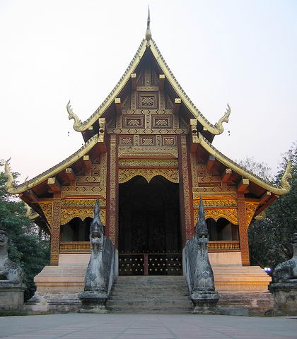 Chrm v Laoskm stylu s vchodem hldanm Naga