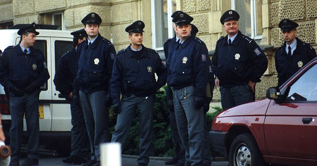 Policie u Tylova divadla