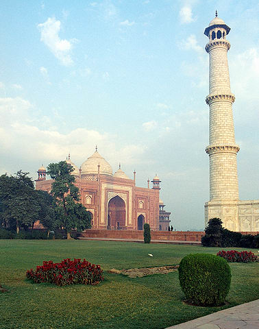 Me?ita v arelu zahrad kolem Taj Mahalu [Agra]