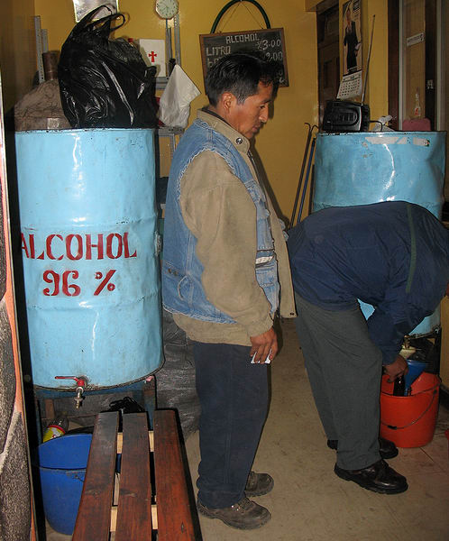 Takhle se prodv alkohol v Peru. 1l 96% = 21K?