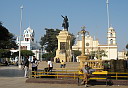 Socha na Plaza de Armas v Piscu